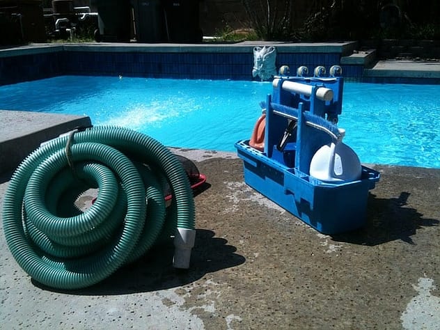 Image by <a href="https://pixabay.com/users/southbaypoolservices-232074/?utm_source=link-attribution&utm_medium=referral&utm_campaign=image&utm_content=330399">southbay poolservices</a> from <a href="https://pixabay.com//?utm_source=link-attribution&utm_medium=referral&utm_campaign=image&utm_content=330399">Pixabay</a> Pool cleaning, free house sitter
